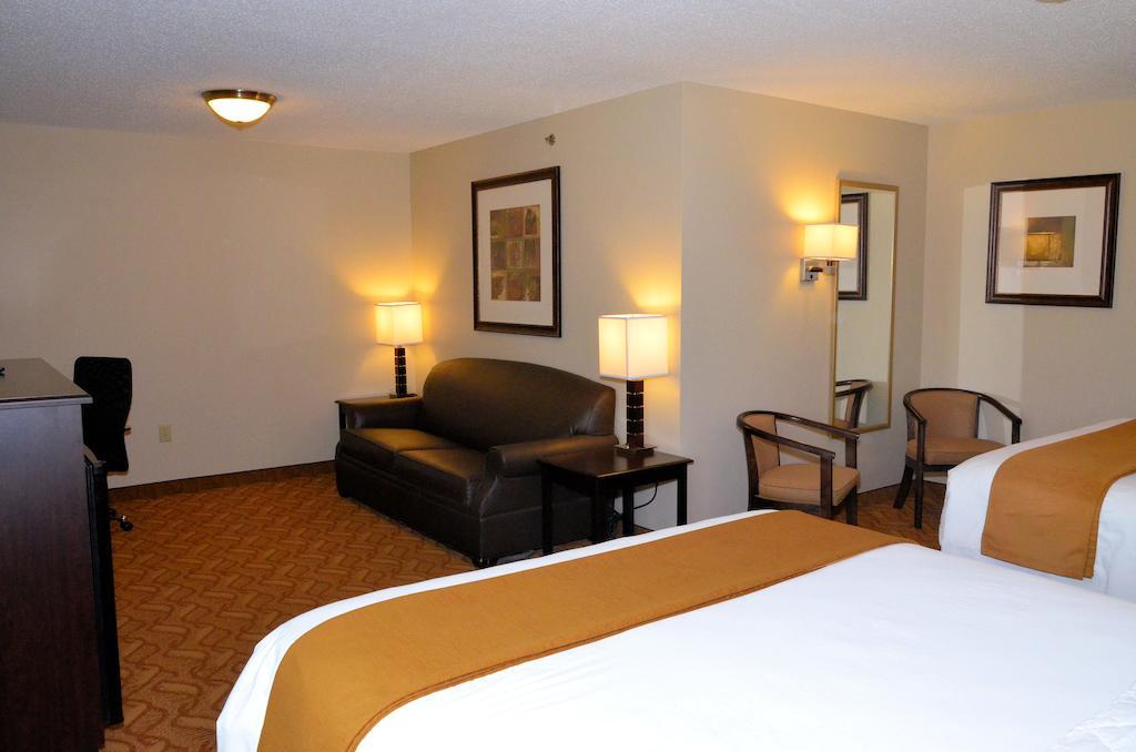 Cobblestone Inn & Suites - Lake View Room photo