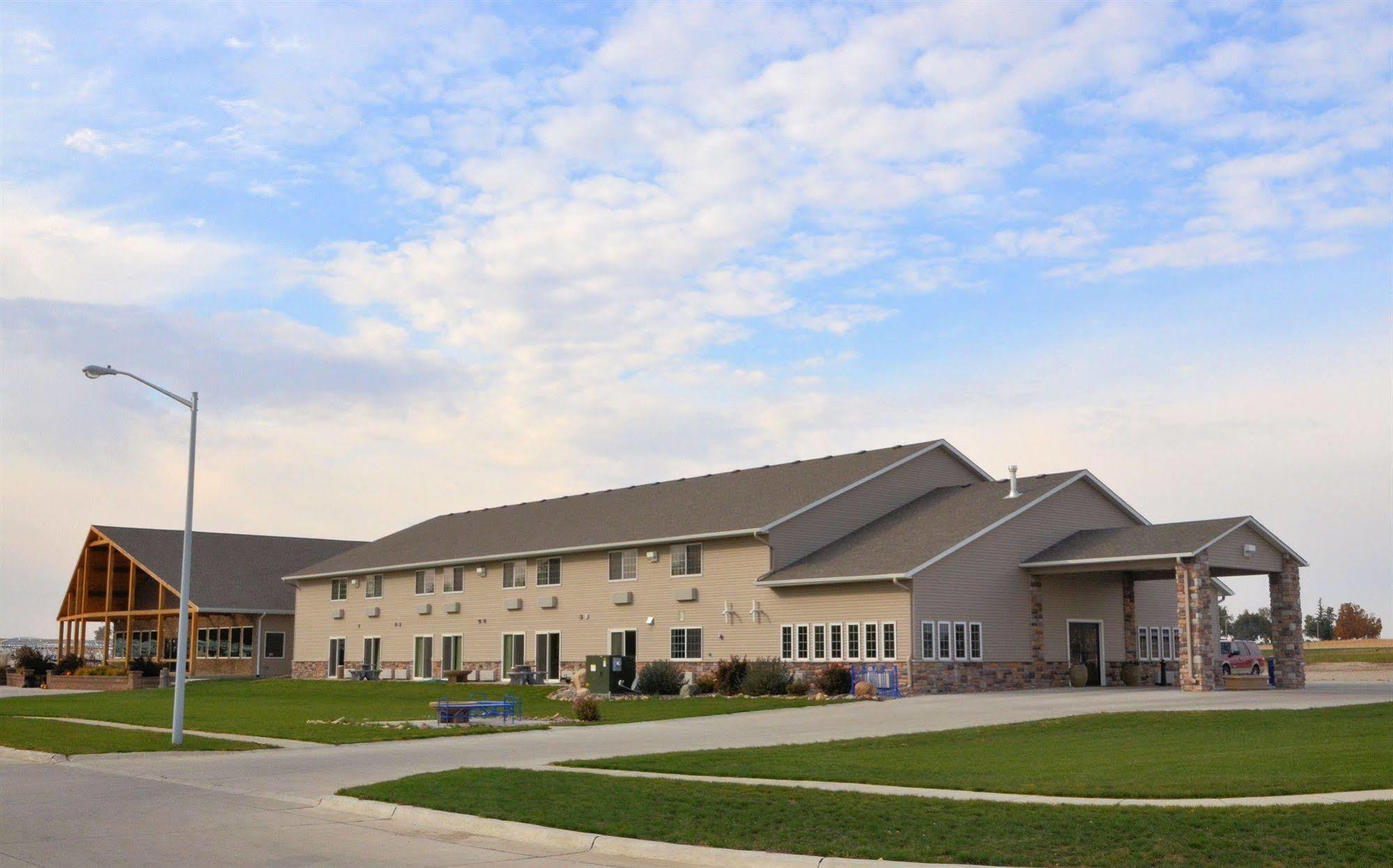 Cobblestone Inn & Suites - Lake View Exterior photo